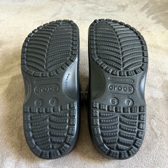 Black Classic Clog Crocs - Picture 7 of 7